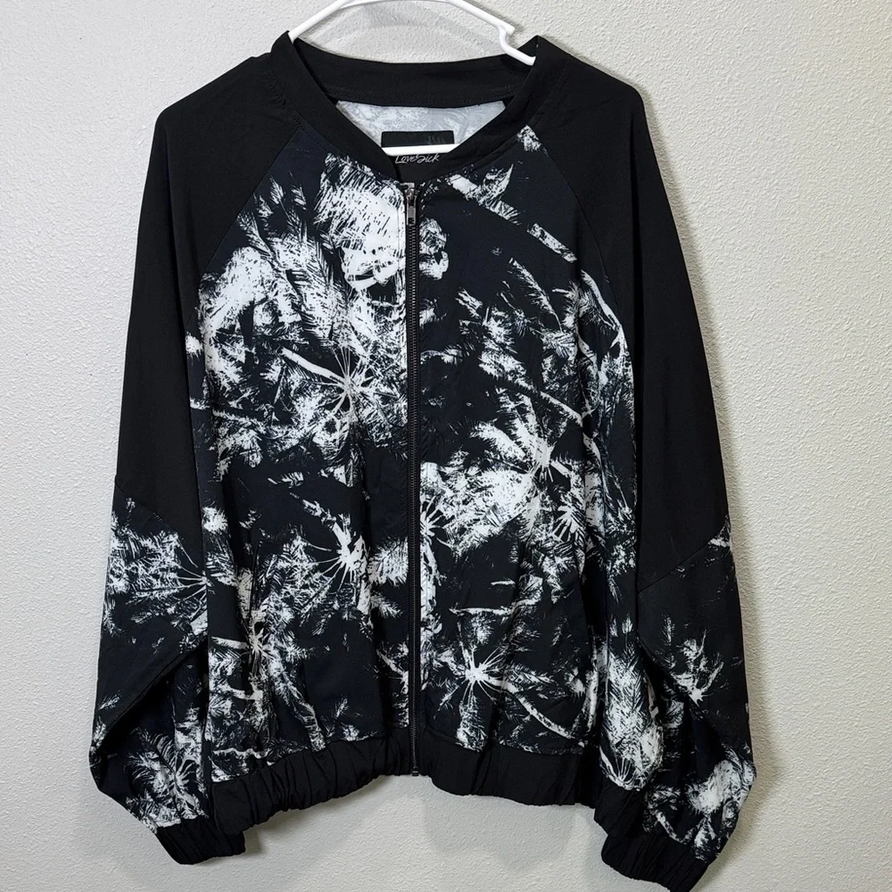 Torrid Black‎ and White Abstract Zip-Up bomber Jacket